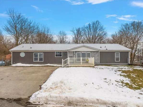 54533 Adams Ave, Eau Claire, MI 49111