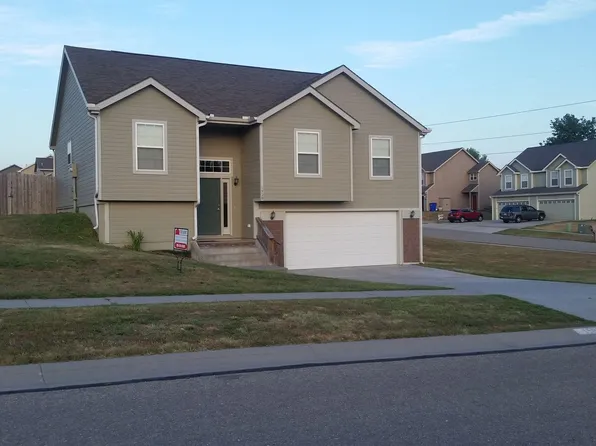 1509 Hickory Ln, Junction City, KS 66441