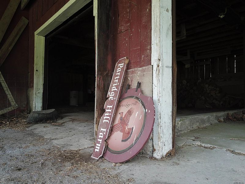 4th image of 514 PARTRIDGE HILL Road