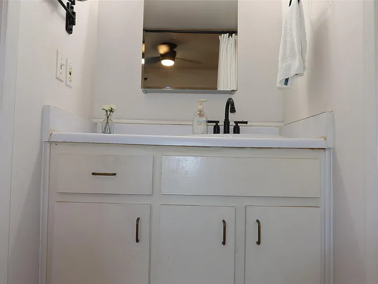 3400 Speedway St #104 — Photo 20