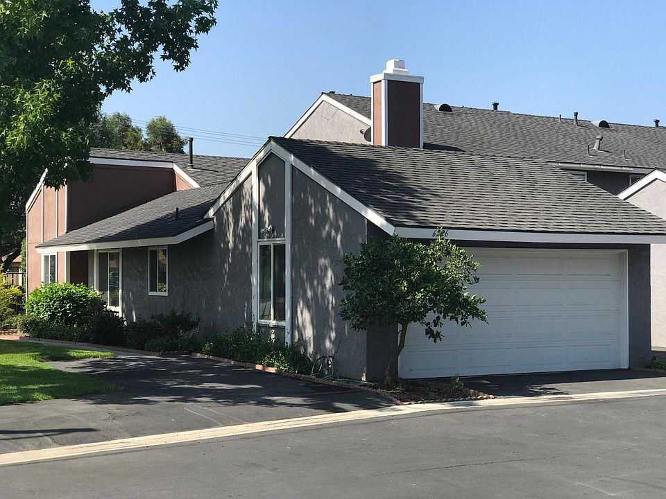 House with attached 2 car garage
