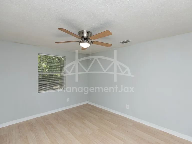 3303 Jones St — Photo 4
