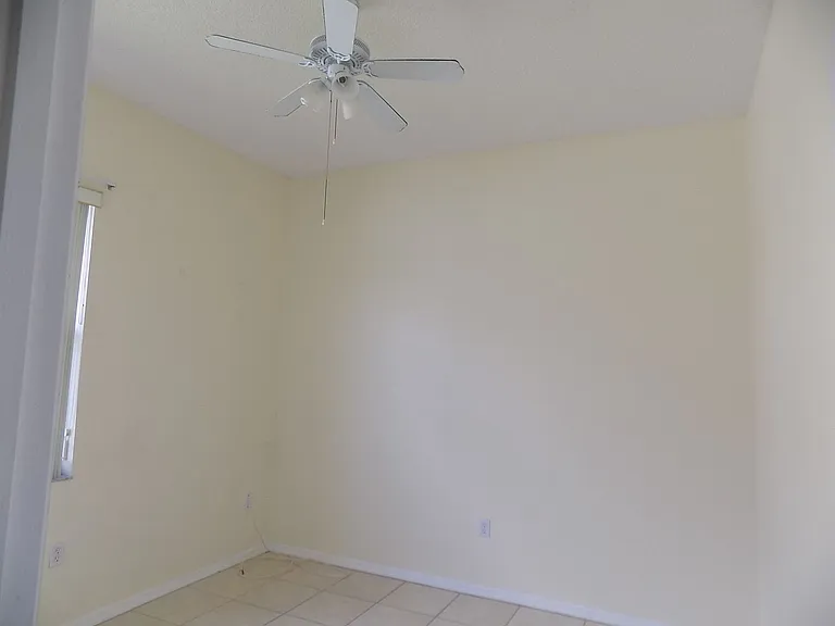 102 Carnival Dr — Photo 5