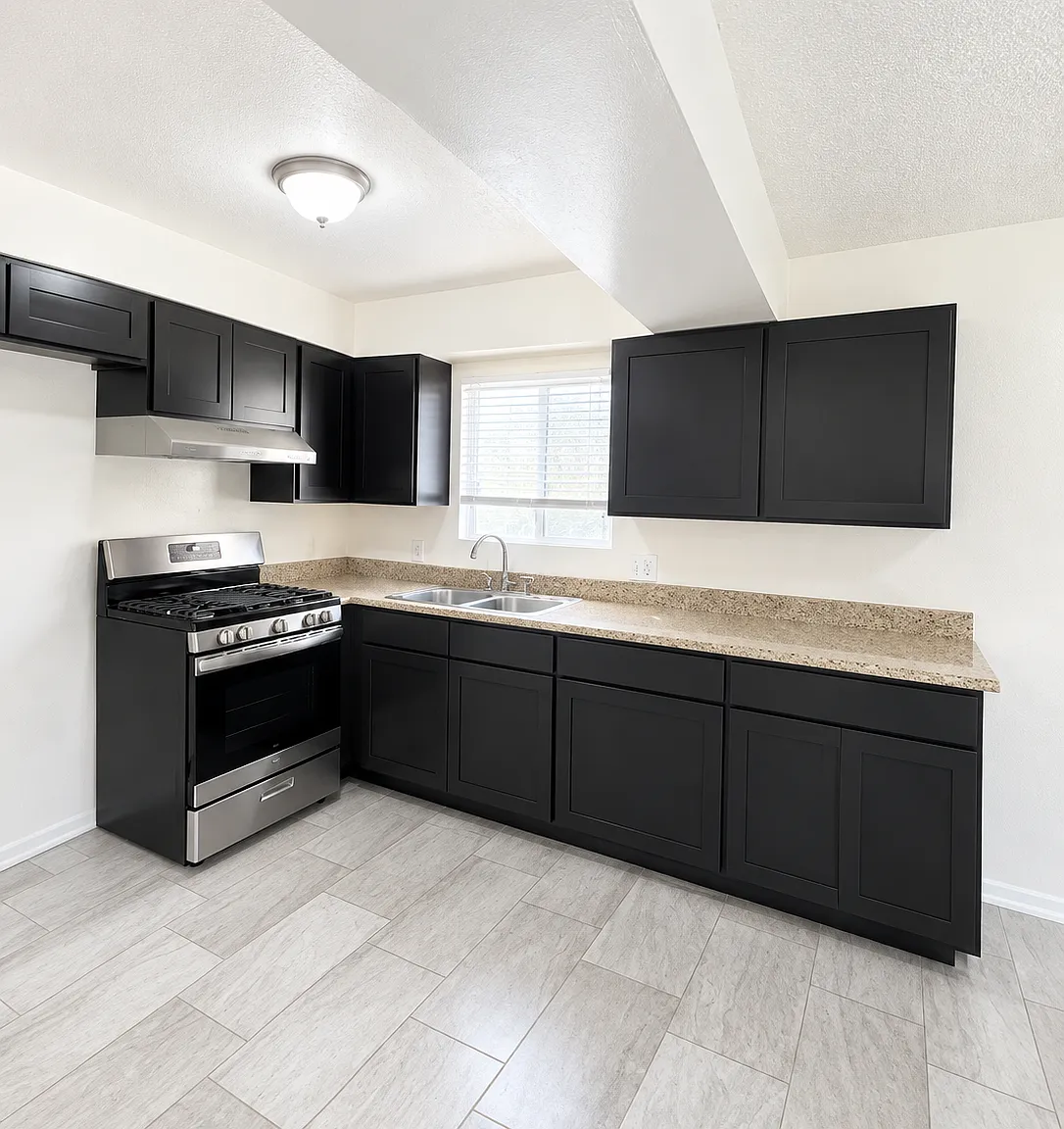 850 Charles Lane - 2 — Photo 4
