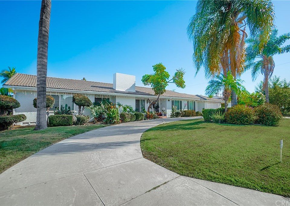 1st image of 10260 Casanes Ave
