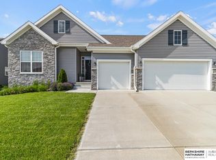 6602 Harvest Dr, Papillion, NE 68133