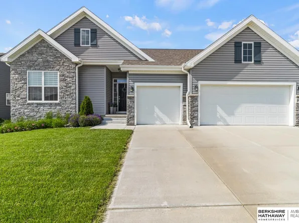 6602 Harvest Dr, Papillion, NE 68133