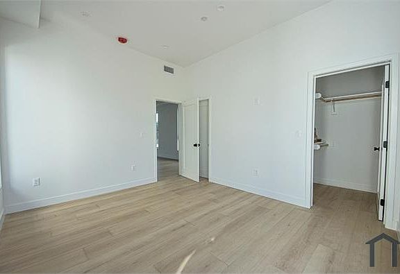 3rd image of 2234 Crenshaw Blvd #2234