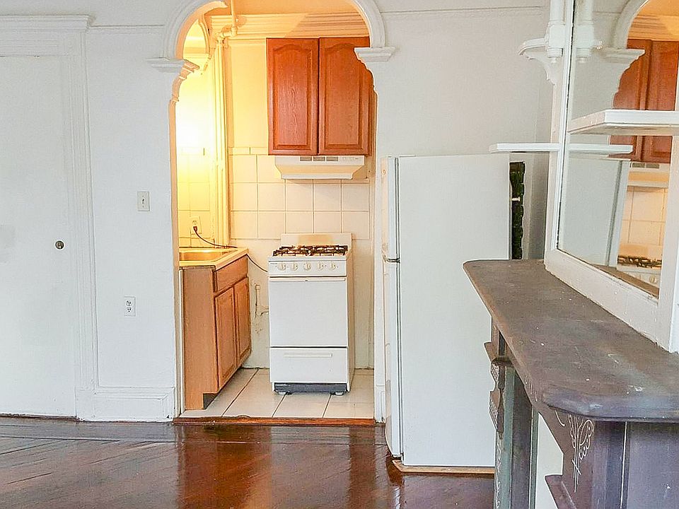 2nd image of 492 Putnam Ave #3