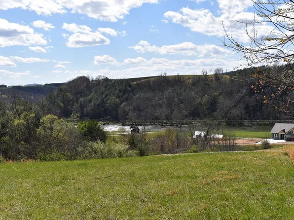 36 River Walk Dr, Sparta, NC 28675