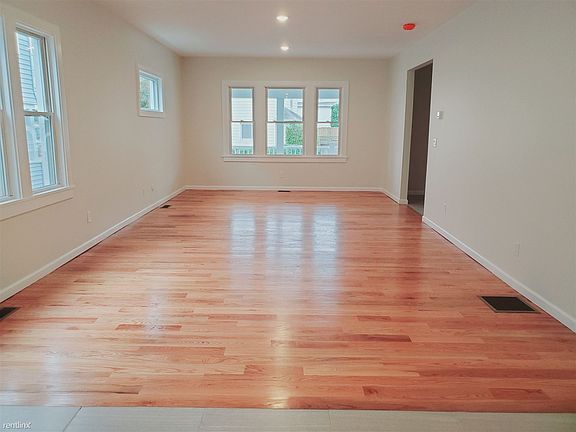 3rd image of 6 Osborne Ave APT 1