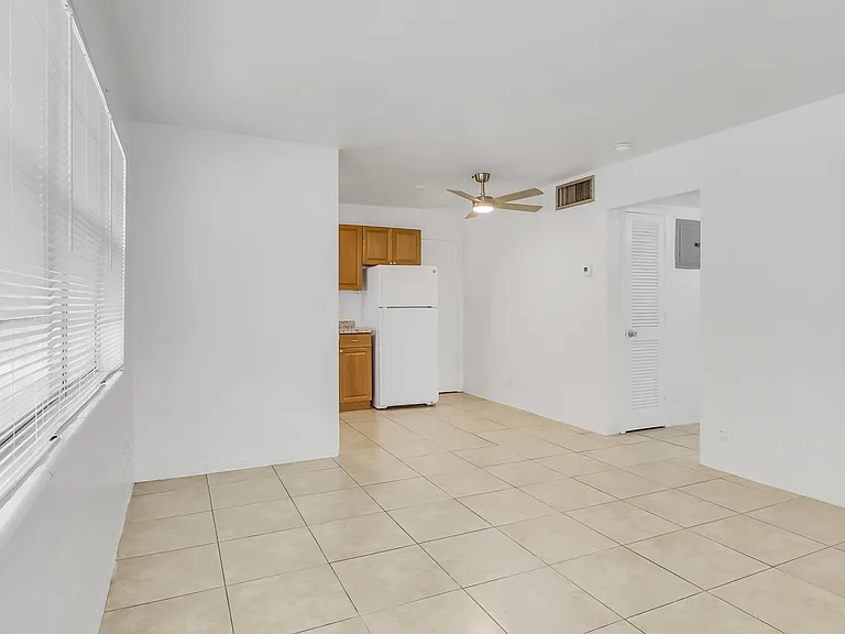 711 SE 15th St #5 — Photo 11
