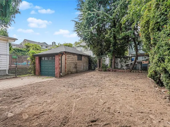 1422 East 27th Street image 3 of 12