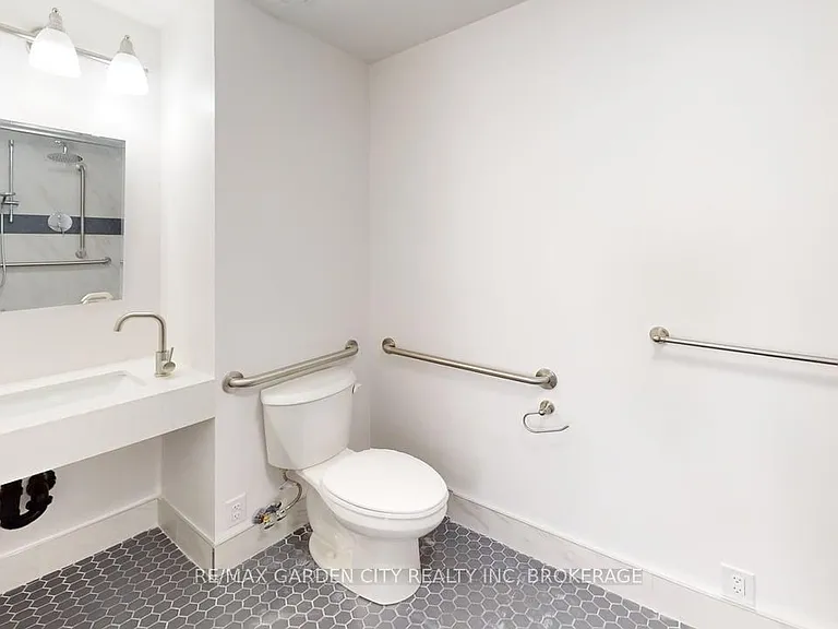 670 Upper Wellington St #MAIN — Photo 11