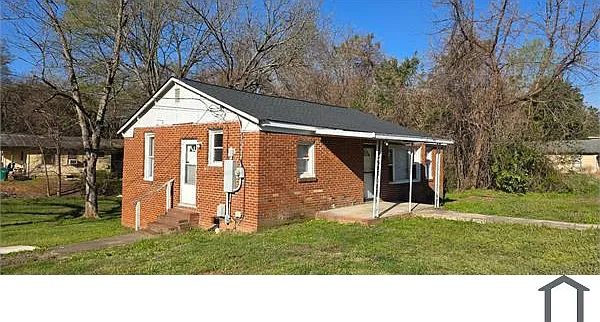 305 N Kendall St — Photo 1
