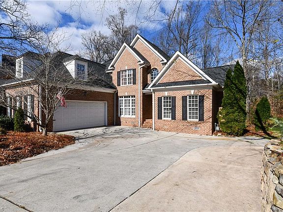 2nd image of 2410 N Beech Ln