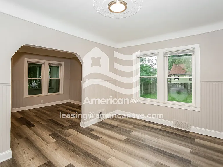 1295579_005_wm_-_living_room_13116589.jpg