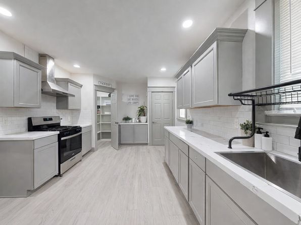224 W G St