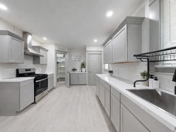 224 W G St, Oakdale, CA 95361
