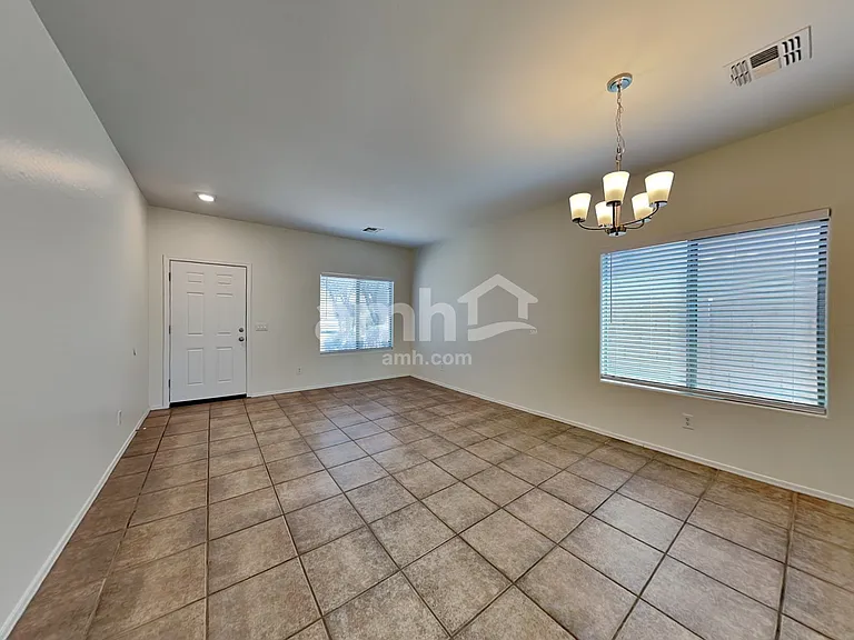 3529 W Glass Ln — Photo 8