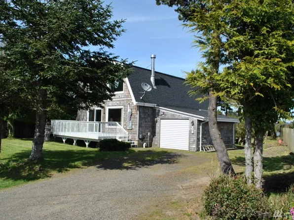 306 S Razor Clam Dr SW, Ocean Shores, WA 98569