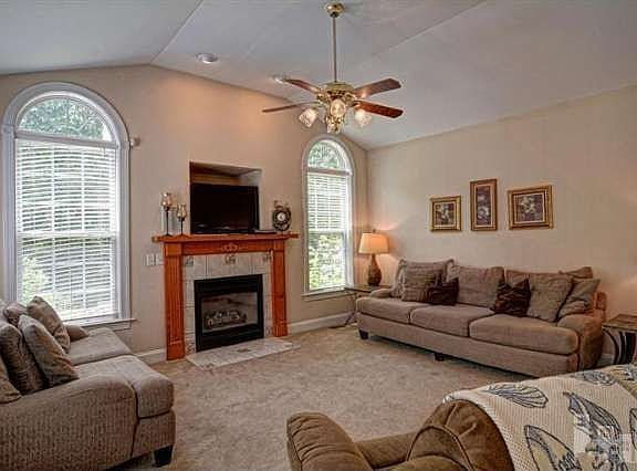 3rd image of 449 Kingsworth Ln