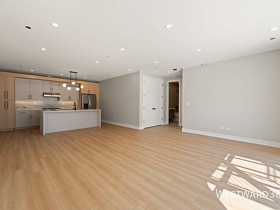 5th image of 2354 W Polk St #405