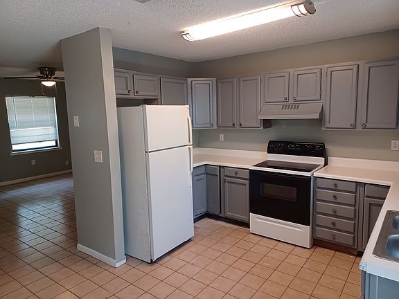 5th image of 14733 Sunset St APT B