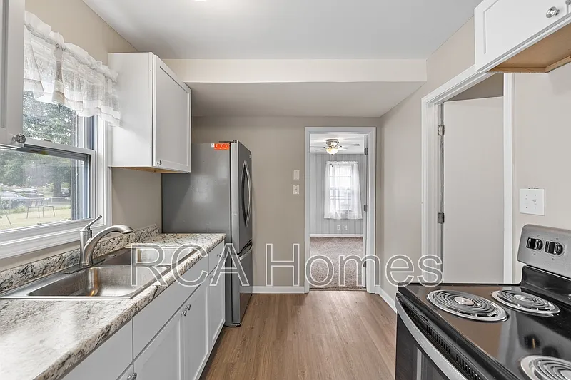 3 bed, 1.0 bath, $1,250 — Photo 4