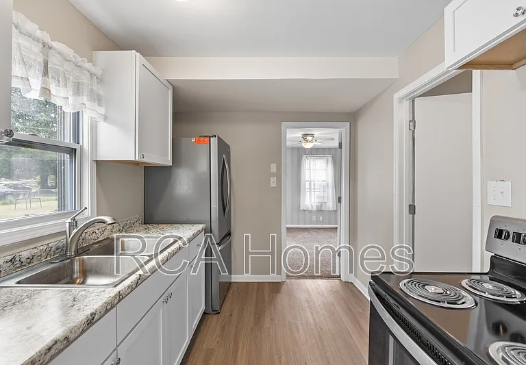 4321 E 21st St — Photo 4