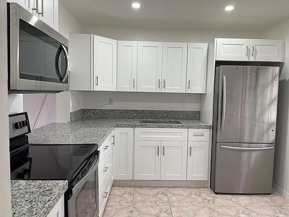 2nd image of 9876 Hammocks Blvd