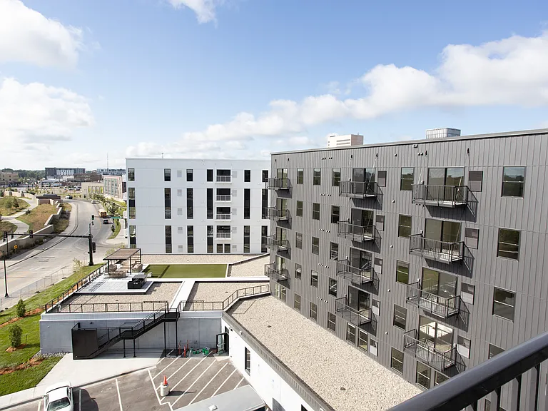 Riverhouse Apartments — Photo 13