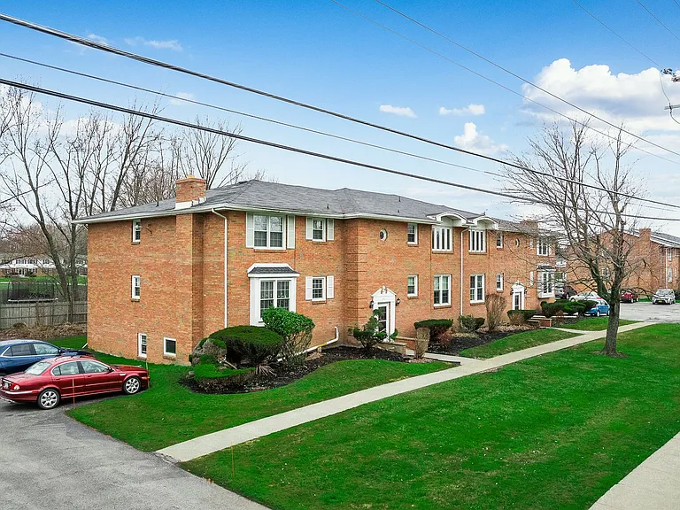 East Towne Apartments — Photo 4