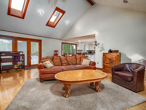 5th image of 15 Apple Orchard Dr