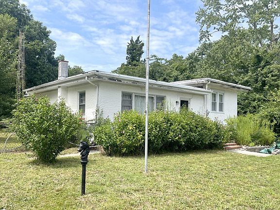 2nd image of 221 Sylvan Ave