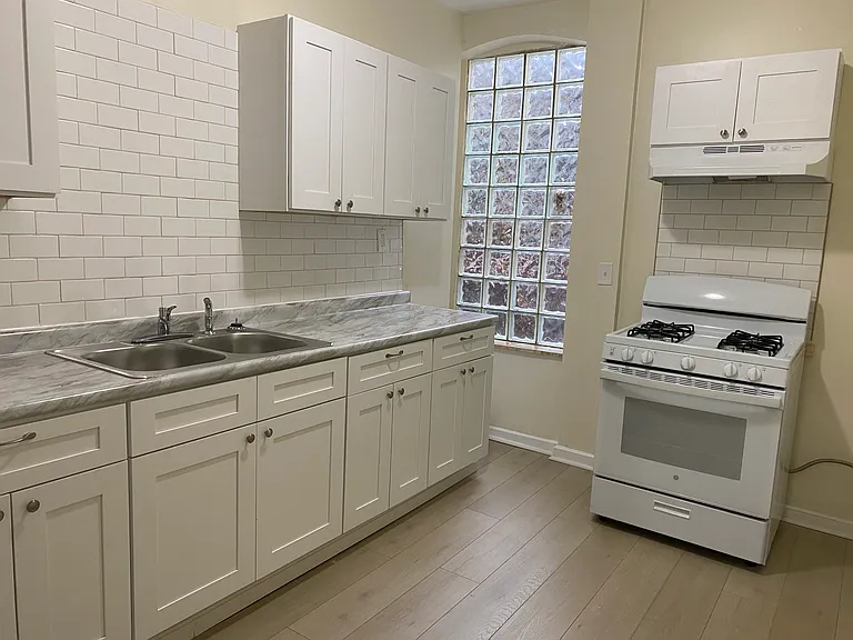 3126 Woodbine Ave #4 — Photo 1