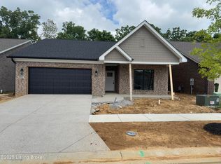 8207 Cedar Crest Ln, Louisville, KY