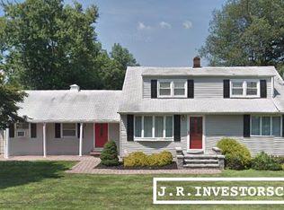 5 Villa Dr, Nanuet, NY 10954