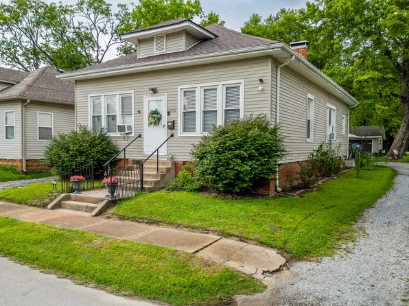206 W White St, Marion, IL 62959