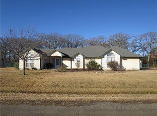 112 Mohave Dr E, Lake Kiowa, TX 76240