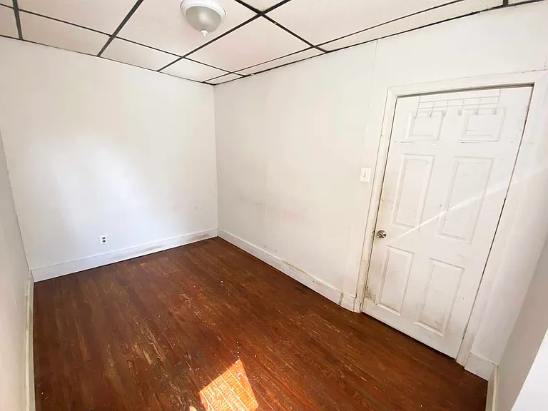 534 E Indiana Ave — Photo 17