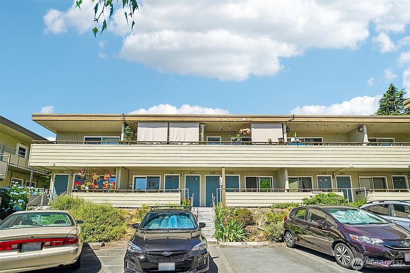 4th image of 901 5th Avenue N #107