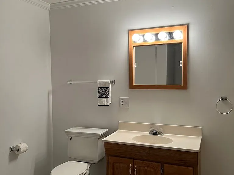 604 Phoenix Ct — Photo 19
