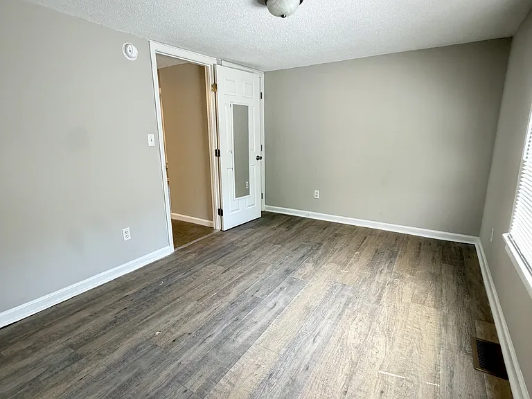 919 N Walnut St — Photo 19