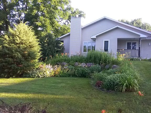 4th image of 128 Curtiss St