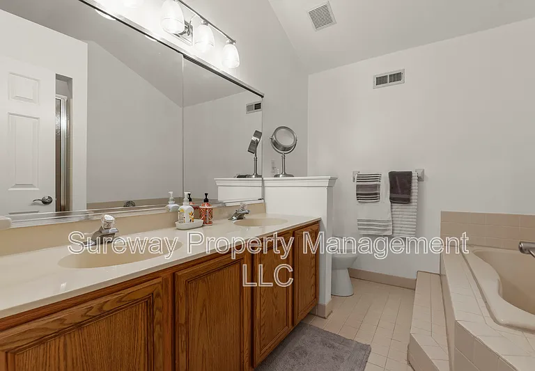 2028 Greenes Way Cir — Photo 21