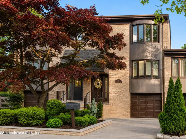 46 Claradon Ln, Staten Island, NY 10305