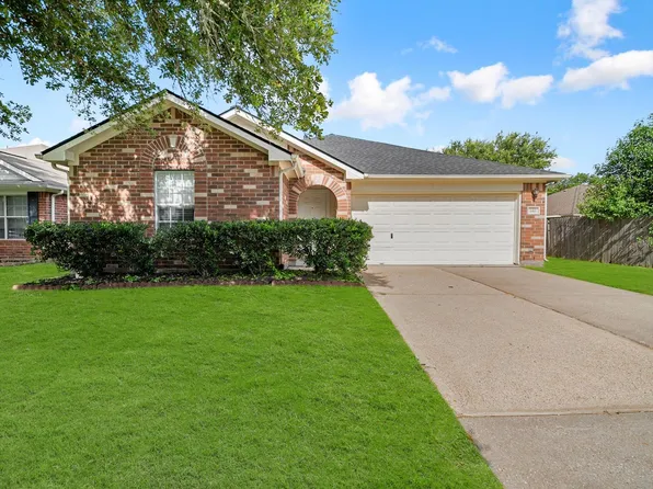 140 Bristol Bend Ln, Dickinson, TX 77539