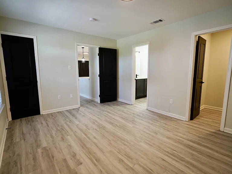 The Mayfair Apartment Homes — Photo 10
