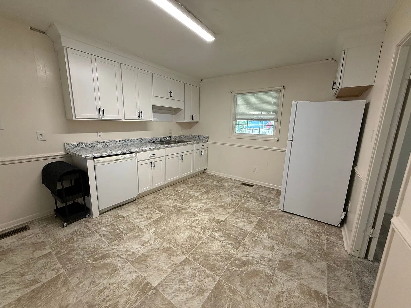 3 Bedroom 2 Bathroom — Photo 2
